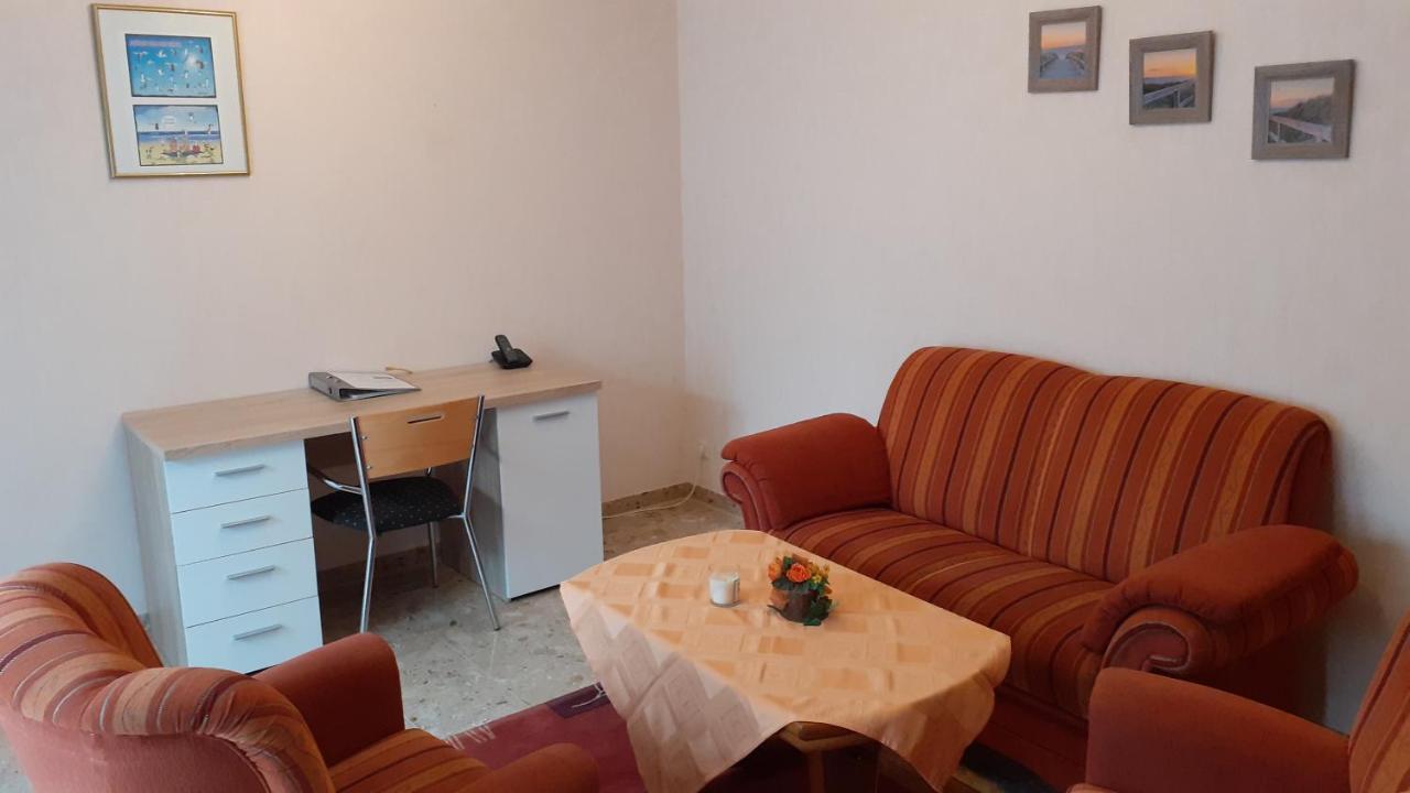 Preisbewusste Ferienwohnung Fuer 2 Personen U. Kleinkind Utarp エクステリア 写真